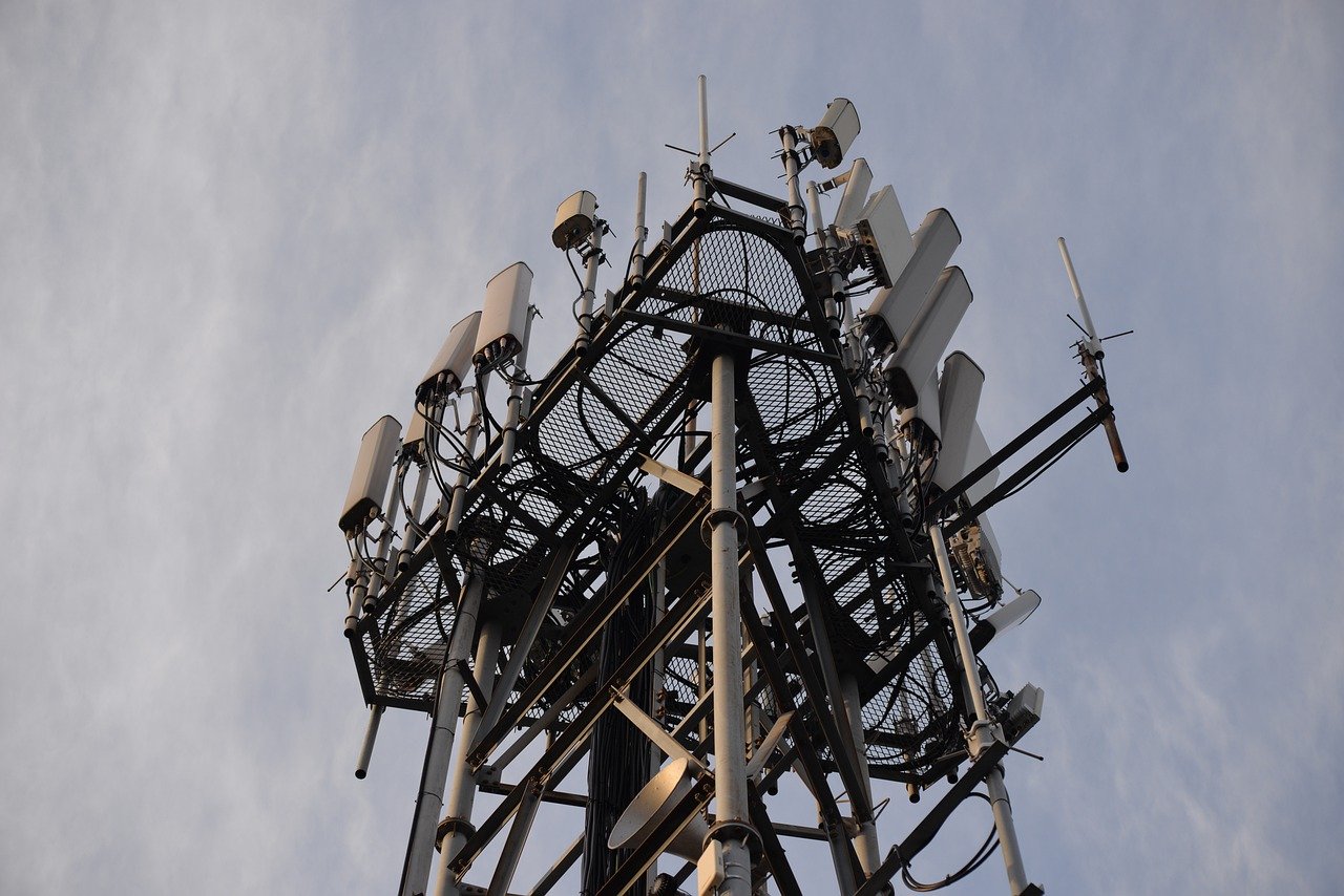 telecommunications-tower-g680322a52_1280